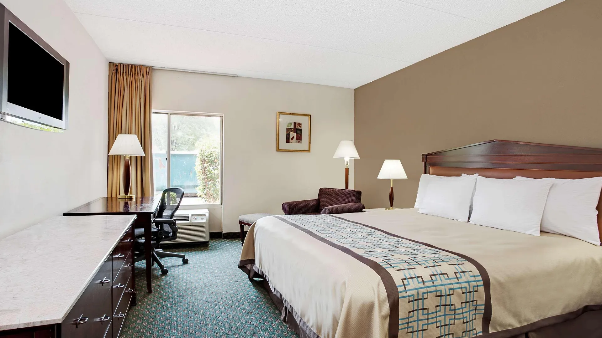 Days Inn By Wyndham Newport News City Center Oyster Point