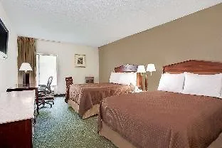 Days Inn By Wyndham Newport News City Center Oyster Point Отель