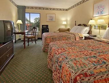 Hotel Days Inn By Wyndham Newport News City Center Oyster Point États-Unis