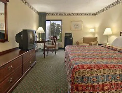 Days Inn By Wyndham Newport News City Center Oyster Point 0*,  États-Unis